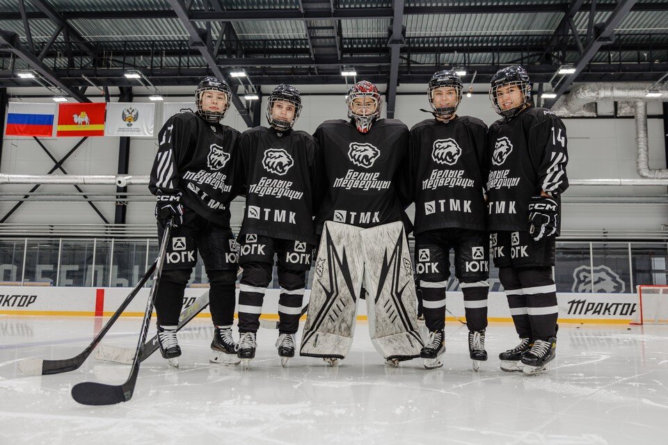    Великолепная четверка и вратарь Валерий ЗВОНАРЕВ