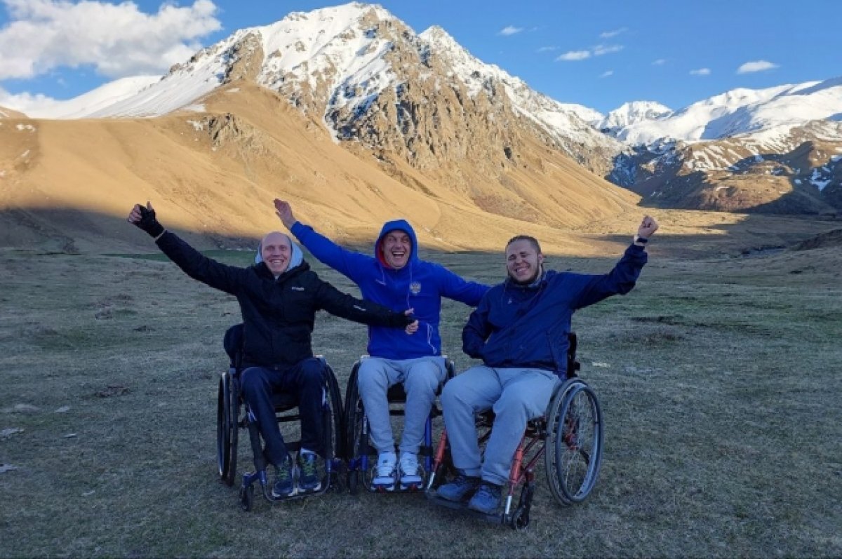    По статусу они — инвалиды. А ещё — профессиональные спортсмены, активные путешественники, общественники, чьи-то друзья и любимые люди.