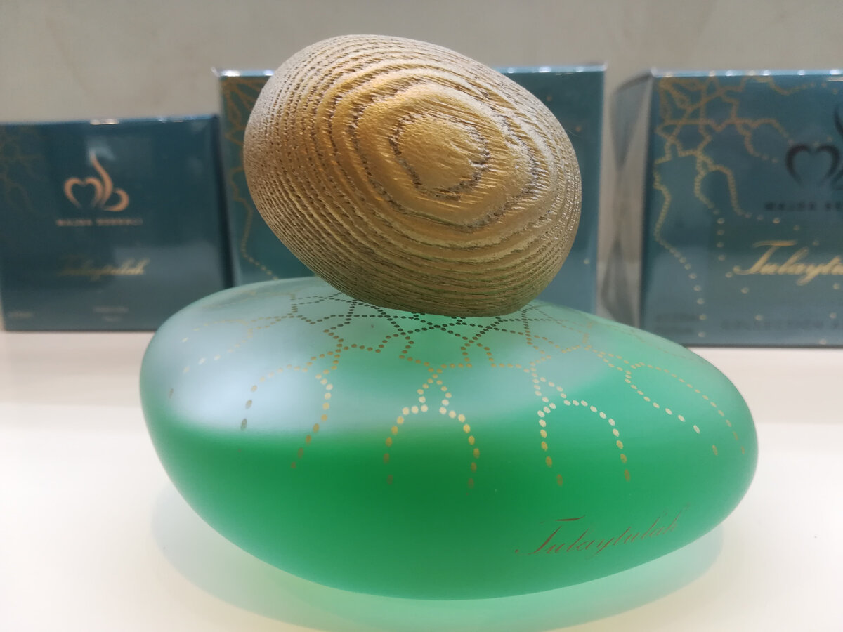 2015 год. Фужерные. Верхние ноты: звездчатый анис, кипарис и цветок вишни; средние ноты: миндаль, солод и франжипани; базовые ноты: белая замша, бобы тонка и ваниль.