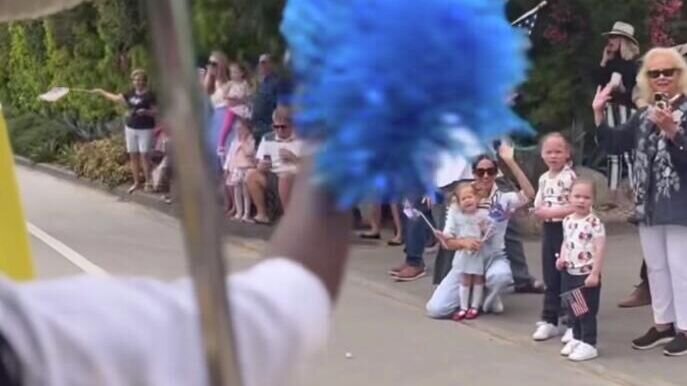    Меган Маркл и принцесса Лилибет на параде© Фото : Социальные сети