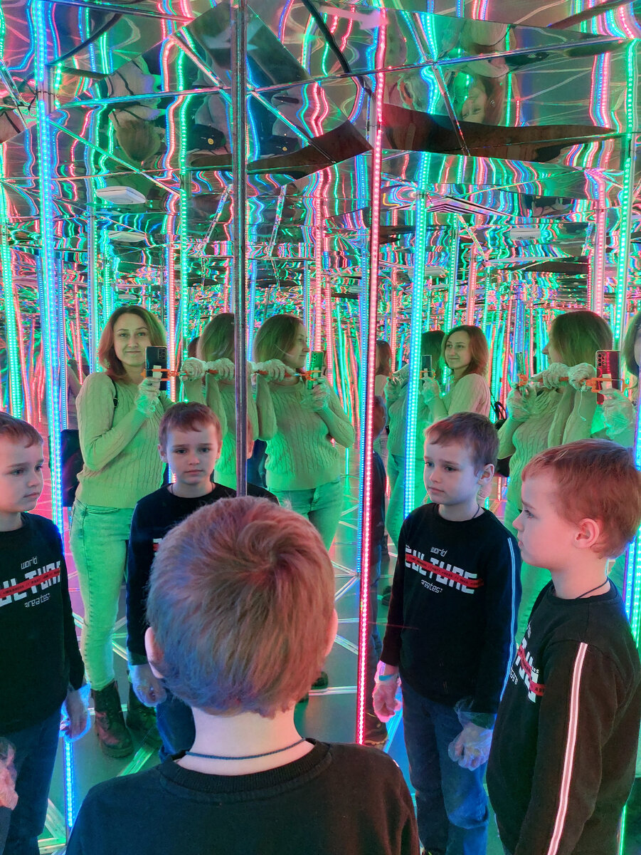 зеркальный лабиринт на вднх. зеркальный лабиринт на арбате или на ввц. зеркальный лабиринт на вднх. зеркальный лабиринт pikabolo на арбате. музей на арбате зеркальный лабиринт.