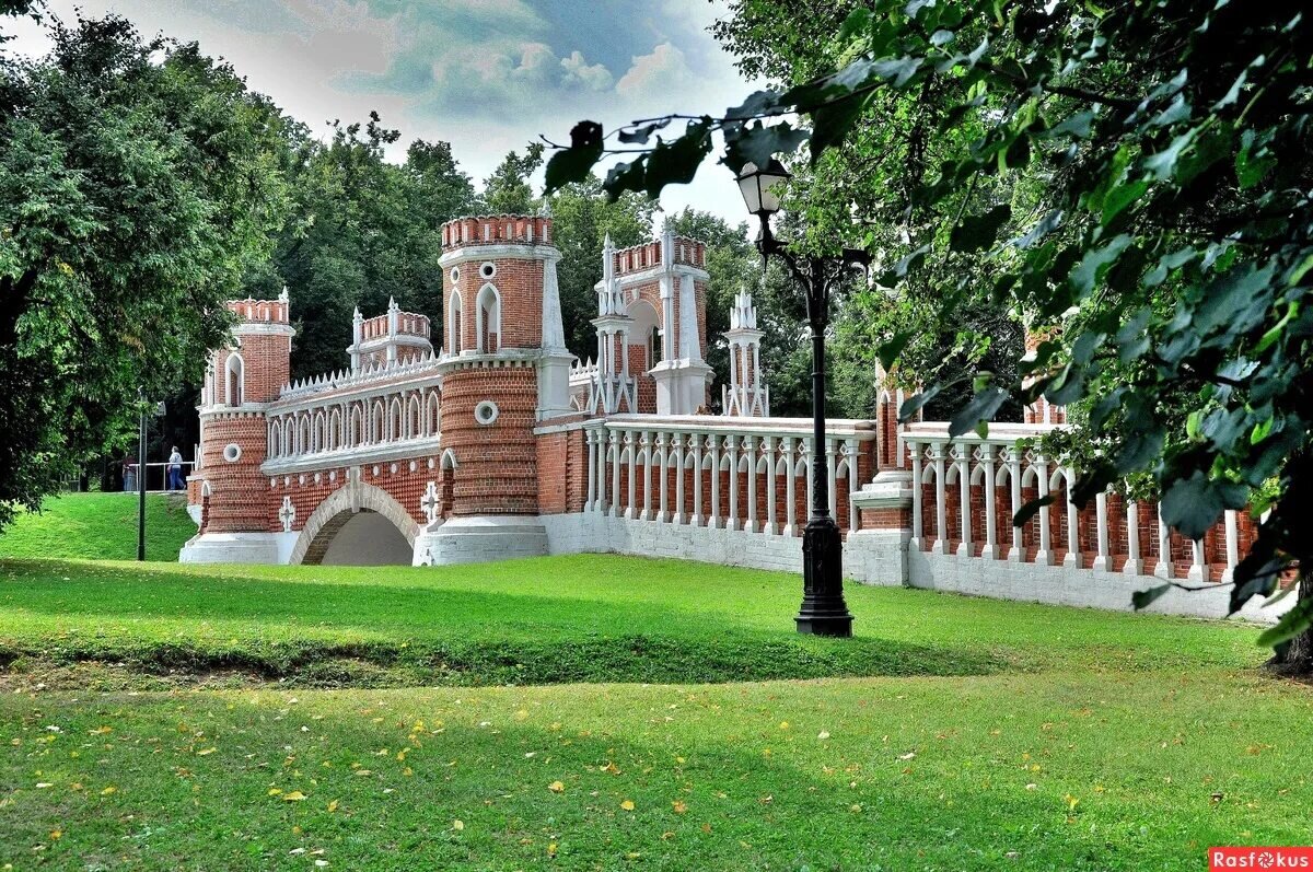 Музей царицыно часы. Царицыно музей-заповедник. Парк музей Царицыно. Парк заповедник Царицыно в Москве. Парковый ансамбль Царицыно.