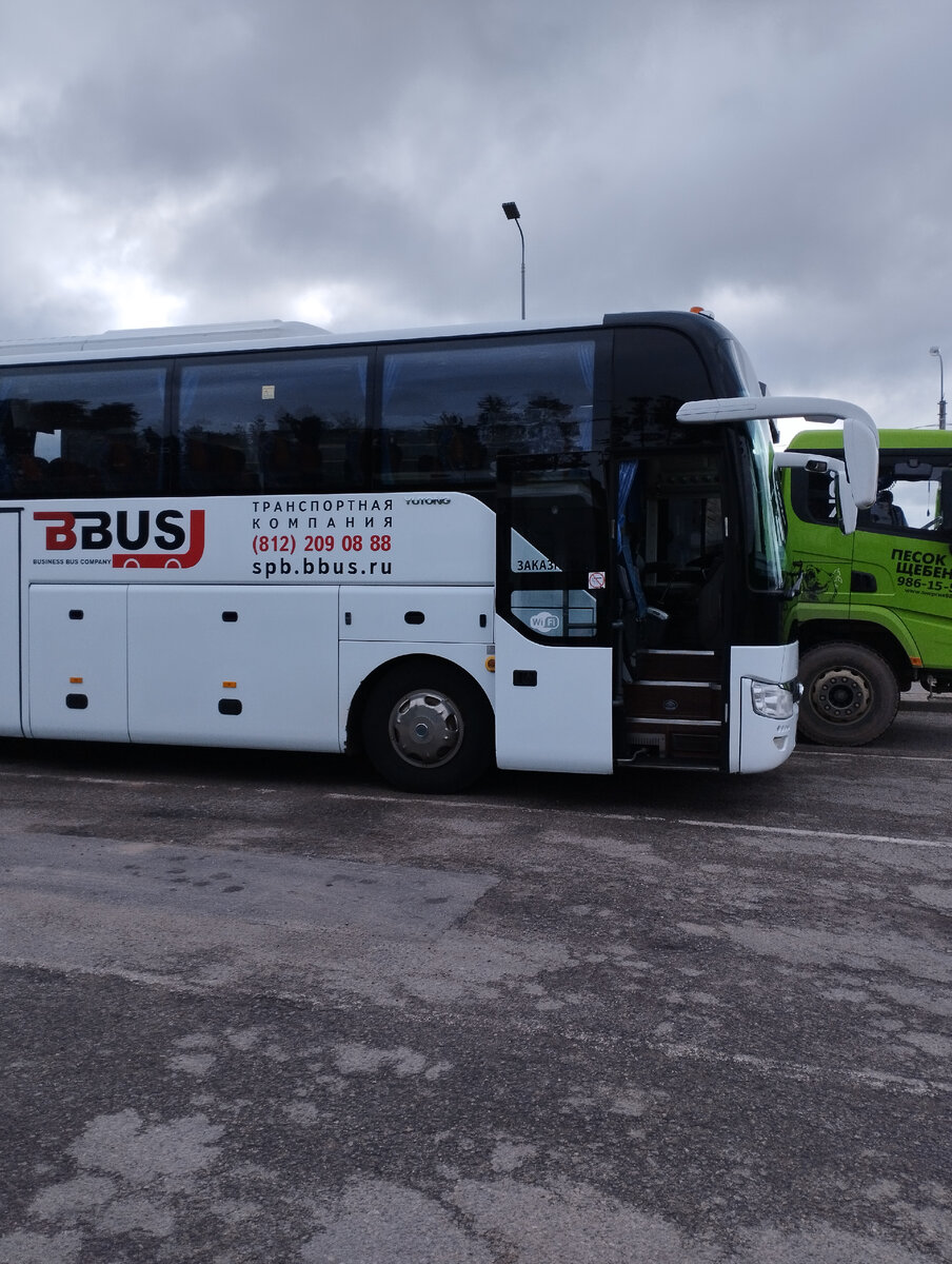 Вот такой большой и красивый автобус. 