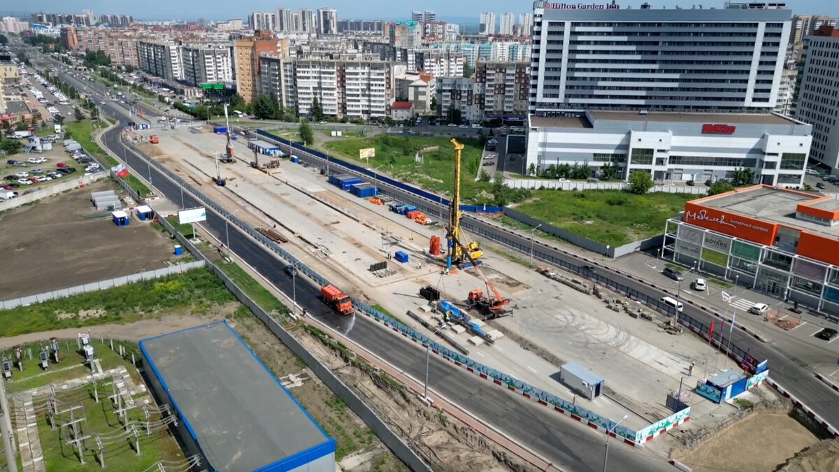     В Красноярске показали, как идут работы по обустройству монтажного котлована на будущей станции метротрама «Улица Шахтеров». Она будет наземной.