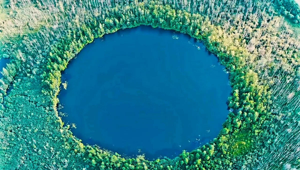 Загадочное озеро (интернет)