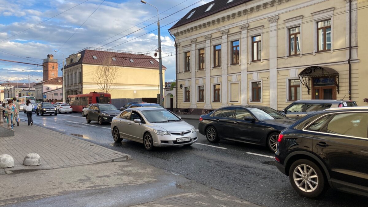     В центре Казани вечером в четверг, 20 июля, образовались длинные заторы. В этом убедился корреспондент Inkazan.