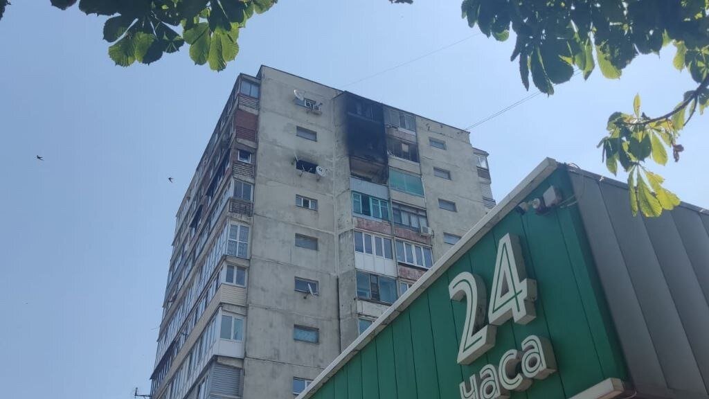     В Ессентуках в многоквартирном доме, где за сутки произошло два пожара, нет электричества и газа, сообщил сити-менеджер Александр Некристов.