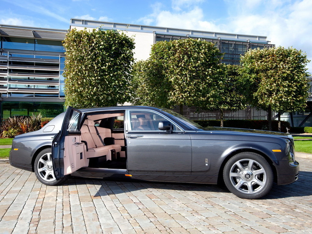 Новый rolls royce phantom фото