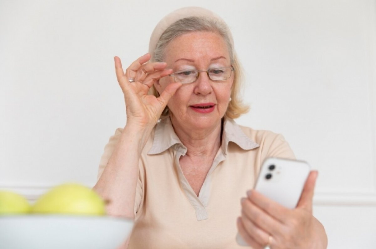    Пожилая омичка позволила мошенникам управлять своим телефоном