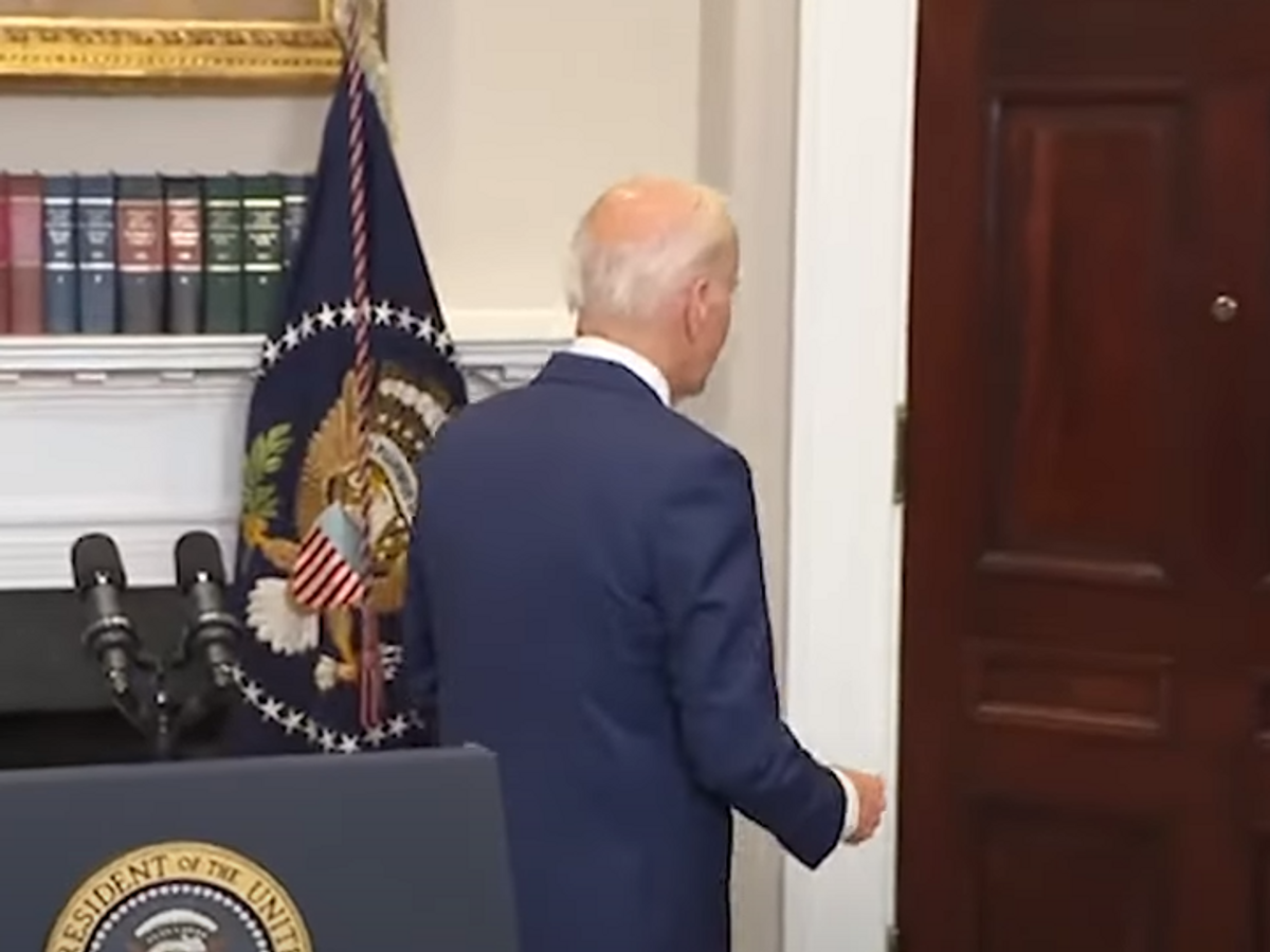    Джо Байден в Белом доме© Forbes Breaking News