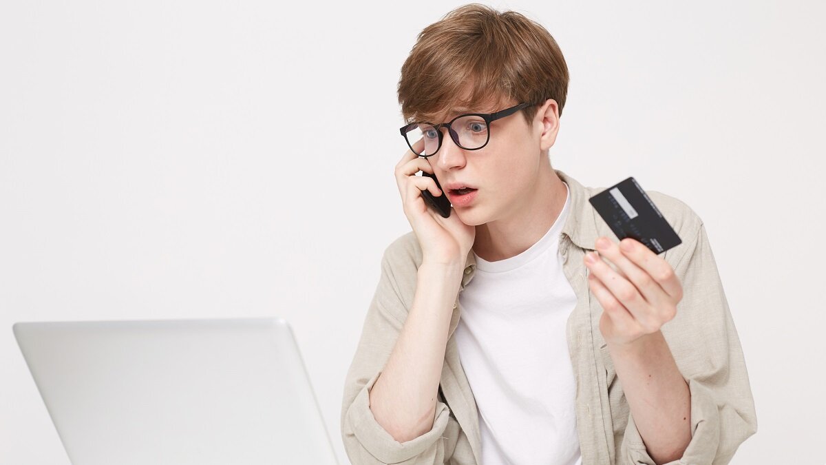    Парень с кредиткой