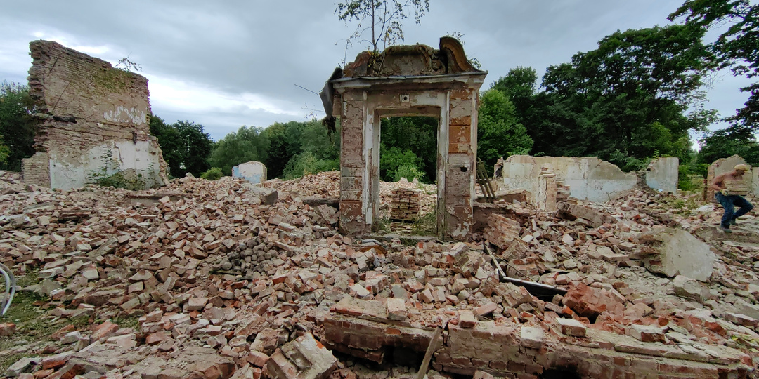 Старинную усадьбу фон Гутцайт разобрали на кирпичи на наших глазах! пос. Нилово (Калининградская область)