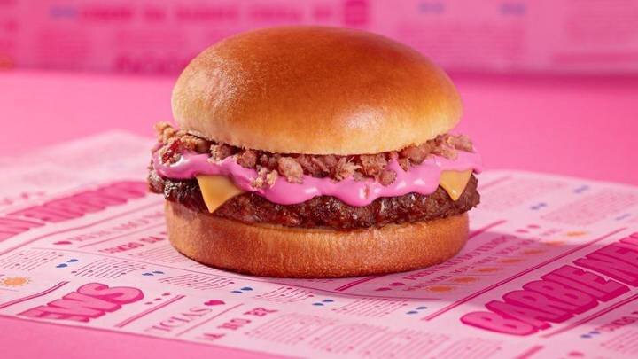  Барби-бургер / Фото: Twitter / @MosheIsaacian