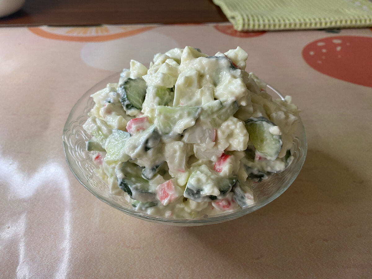 Салат с ветчиной, кукурузой, сыром и свежим огурцом — рецепт с фото