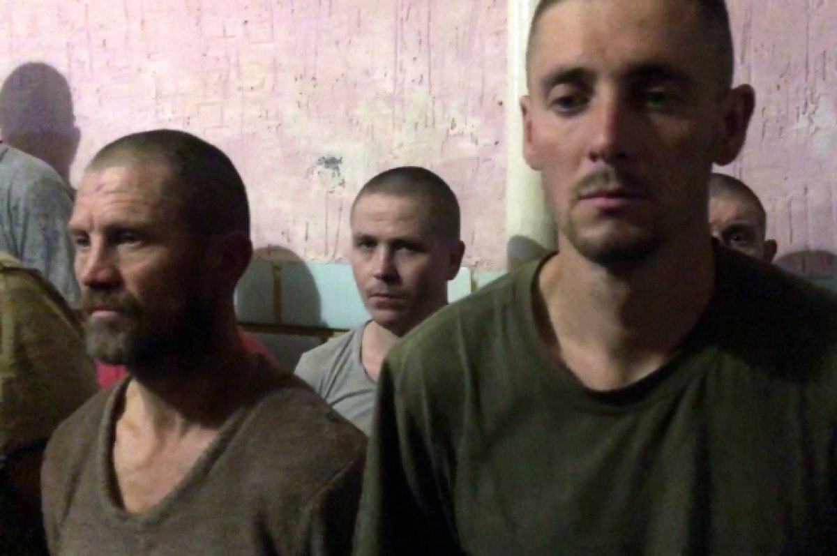   Сдавшиеся в плен боевики ВСУ.