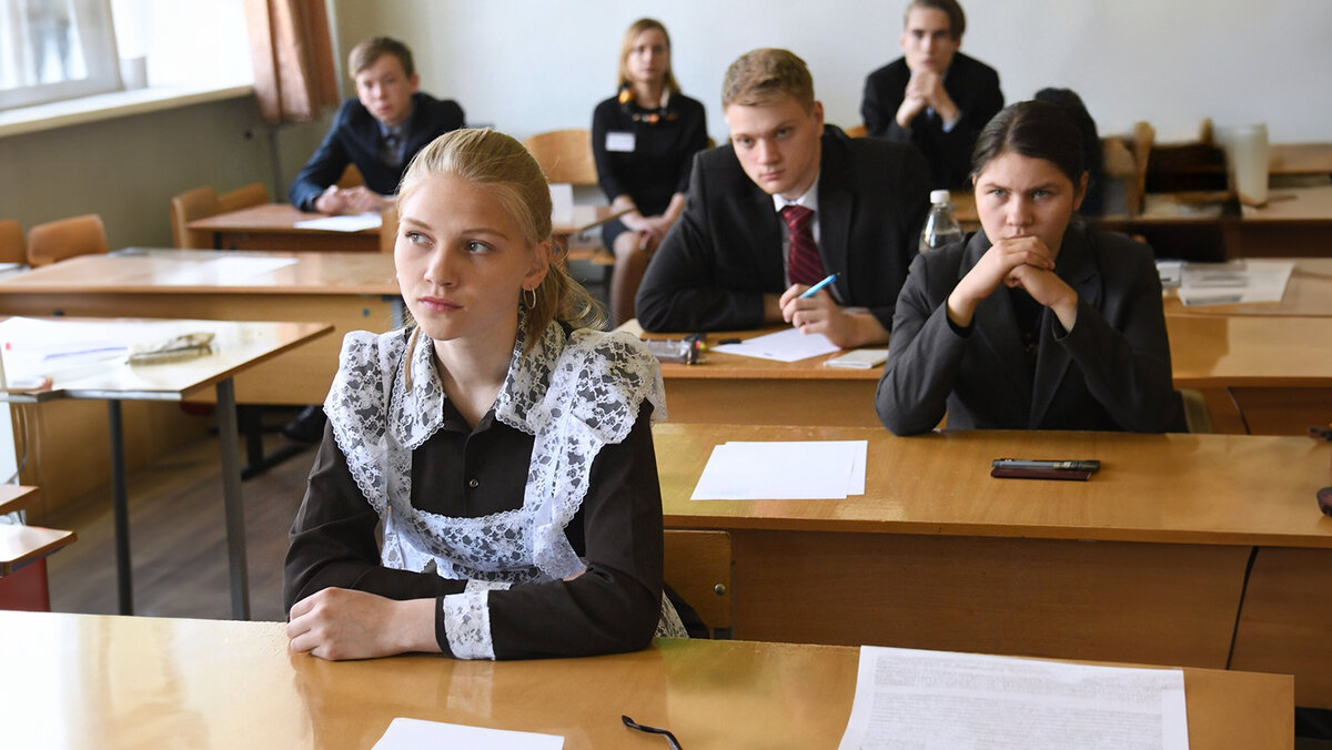 Отмена огэ курская область. Экзамен в техникуме. Преподаватель колледжа. Поступление в школу 10 класс. Экзамены поступление.