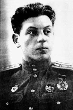 Во время войны несколько раз получал со стороны отца официальные взыскания по службе, понижался за различные провинности 
