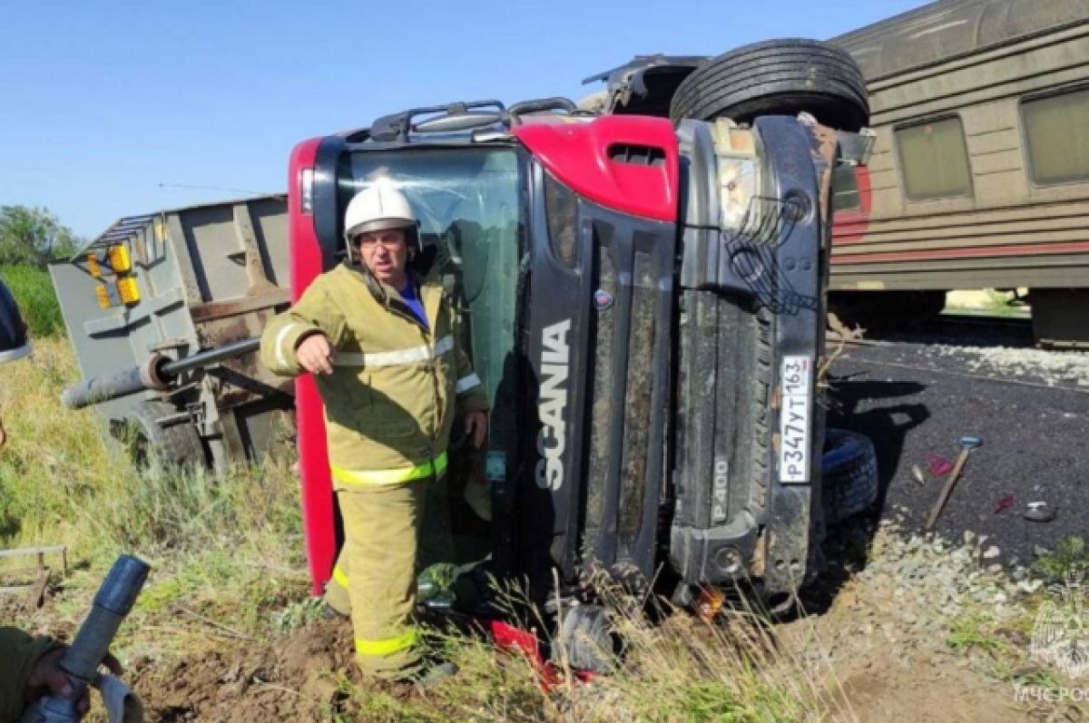    В Самарской области в ДТП с поездом погиб водитель большегруза «Скания»