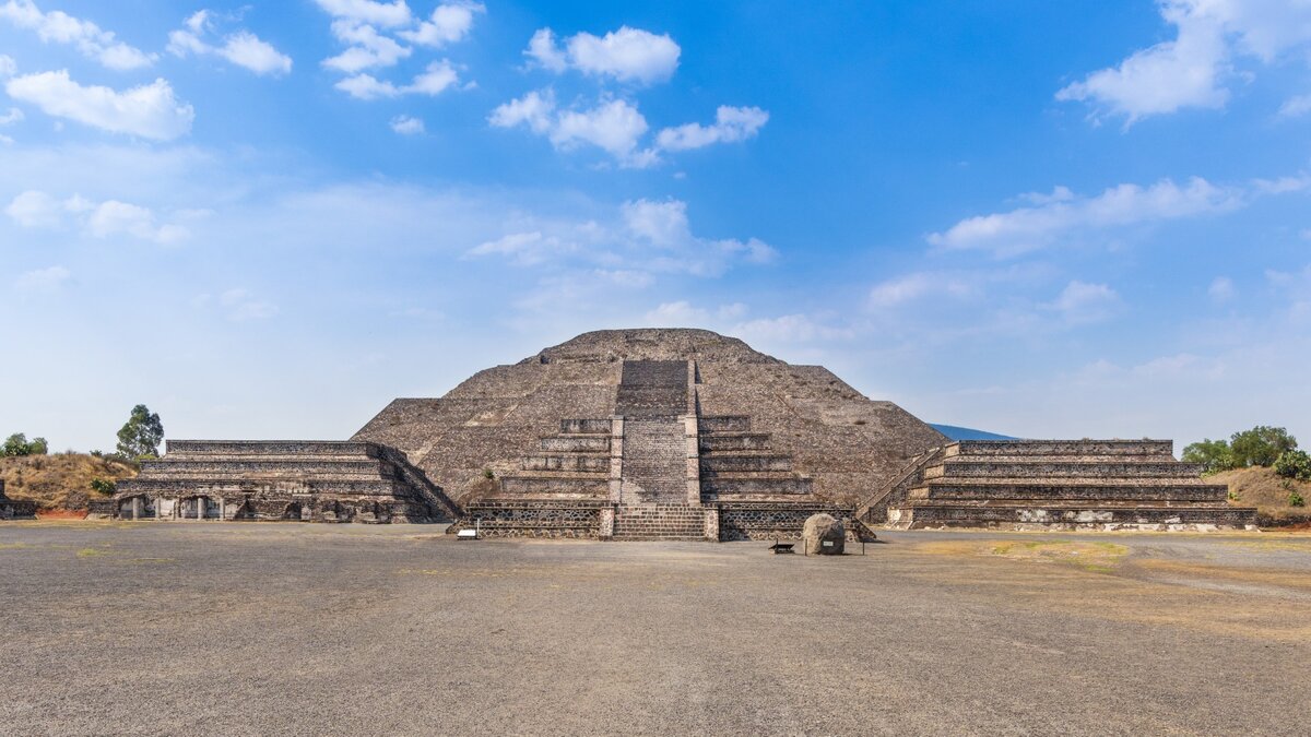 Пирамида Луны в Теотиуакане Мексика