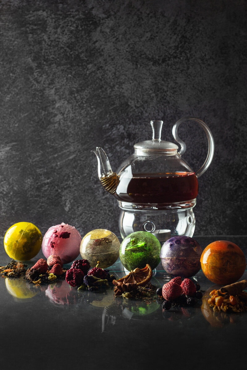 

Красота и таинственность живого огня на столе уже завораживает и создает необычную атмосферу. 
Есть и другие достоинства у необычной посуды:

✨ Во многих наших чаях есть ингредиенты которые раскрываются на сразу и им нужно время для «раскрытия» а именно ягоды, специи и крупные листы. Подогрев это идеальный вариант, чтобы ускорить этот процесс.

✨ Сохранение  стабильной температуры напитка на протяжении всего времени церемонии.

✨ Поддержание уютной и комфортной домашней атмосферы.

✨ Нет зависимости от электрической энергии.

✨Эстетическое удовольствие.
