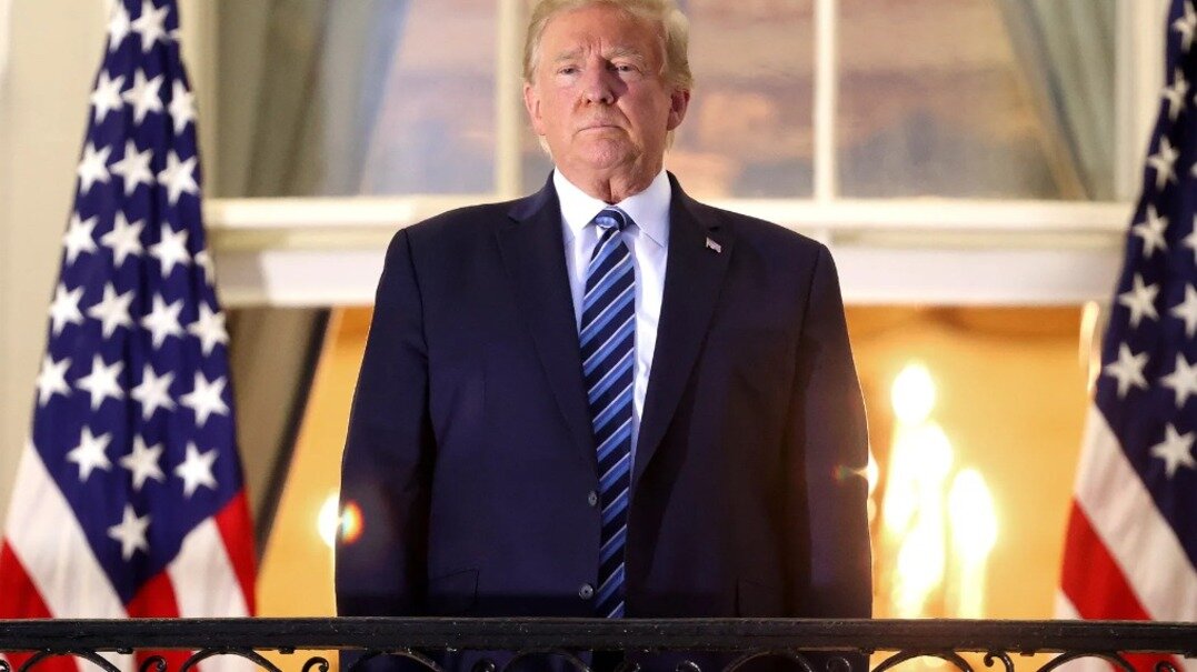     Американские эксперты высказывают противоречивые мнения по поводу обоснованности обвинений против Дональда Трампа.