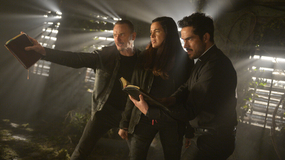 Кадр из сериала «Изгоняющий дьявола»