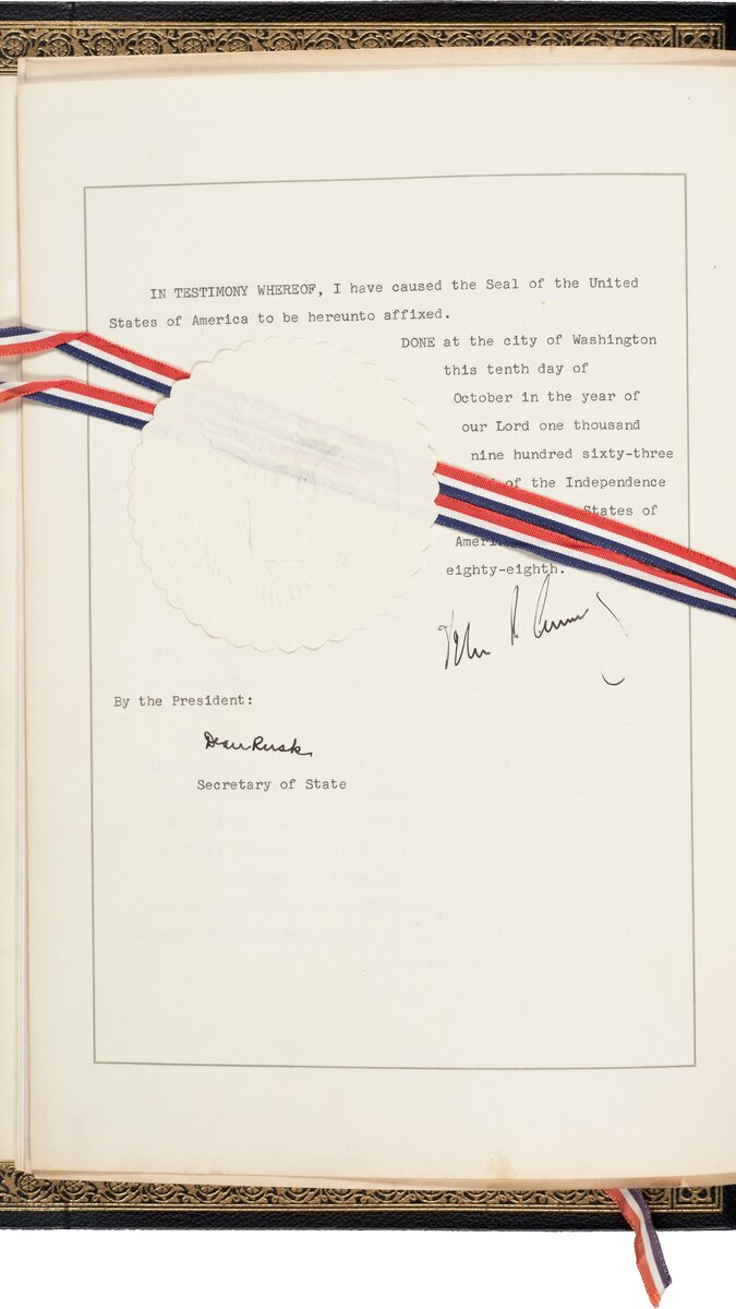 Последняя страница договора 1963 года, запрещавшего ядерные испытания в атмосфере, космическом пространстве и под водой. Общественное достояние