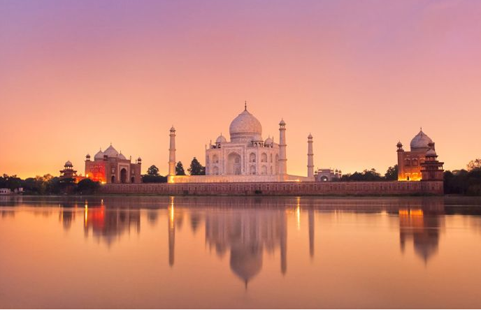 Тадж-Махал один из немногих памятников, кто прекрасен и на фото, и в реальности