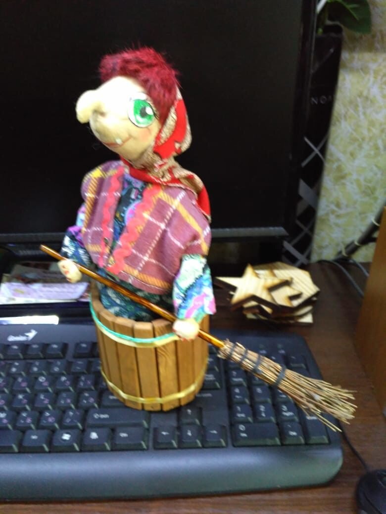 Баба Яга в ступе. Универсальный оберег для дома