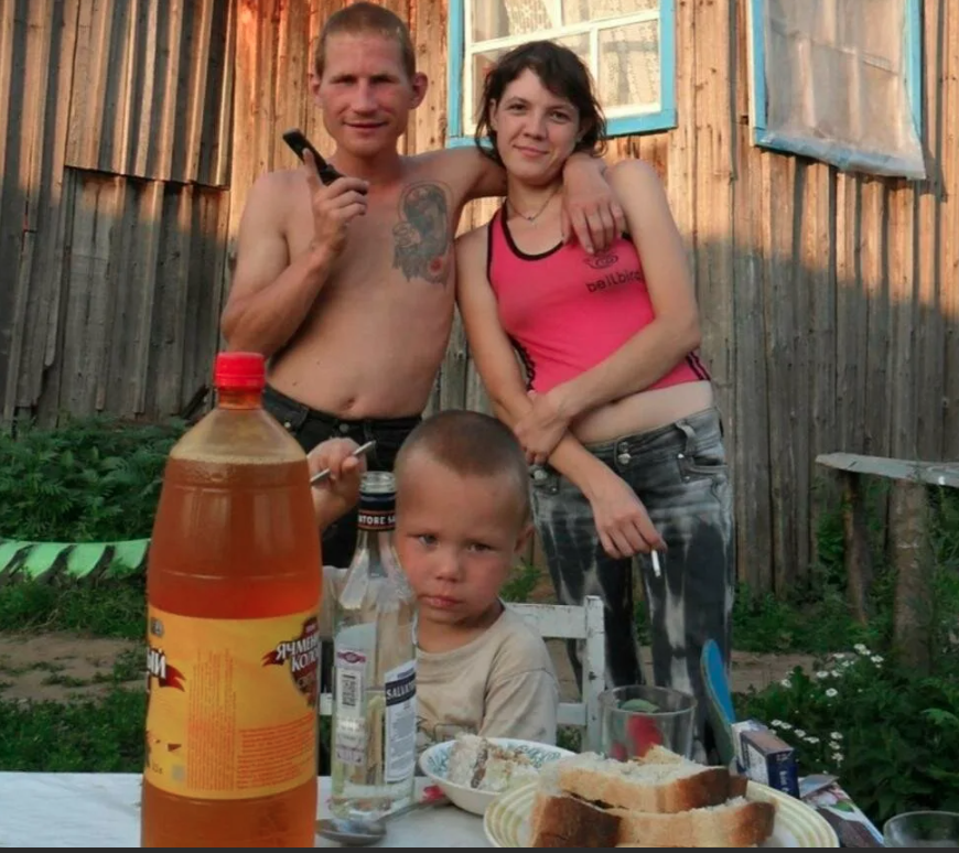 Смешные семейные фотографии. Смешные фотографии семьи. Русские дебилы. Семейка дебилов. Семья дебилов.