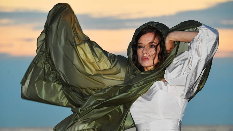    Актриса Екатерина Шпица на вечеринке в парке-отеле «Маяковский» на берегу Балтийского моря Ирина Бужор/Коммерсантъ