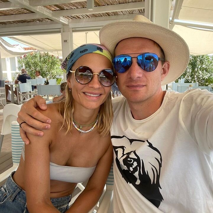 Андрей Бурковский с женой 