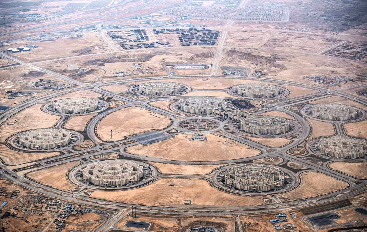    Строительство Октагона, новой штаб-квартиры Министерства обороны Египта, в новой административной столице. По завершении работ объект станет крупнейшим подобным комплексом в мире / © Khaled Desouki / AFP / Getty