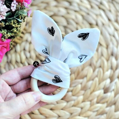 Купить грызунок можно по ссылке: https://fomitoys.ru/gryzunok-dlya-novorozhdennykh-ushki-zayki-s-derevyannym-koltsom/ или на ozon: https://www.ozon.ru/product/gryzunok-prorezyvatel-dlya-zubov-detskiy-fomitoys-pogremushka-dlya-novorozhdennyh-soska-pustyshka-1119396510/