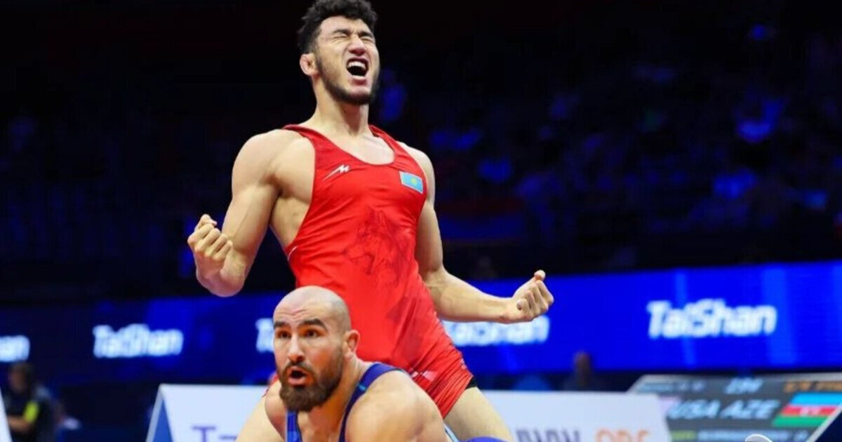 Ризабек Айтмухан (92 кг) стал первым чемпионом мира по вольной борьбе в истории Казахстана. В финале наш 19-летний соотечественник со счетом 5:2 победил борца из Азербайджана Османа Нурмагомедова.