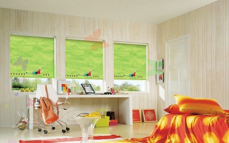 Пример дизайна рулонных штор для детской комнаты