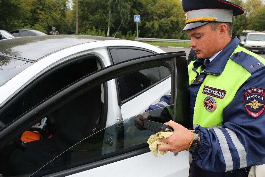 Штраф за зеркальную тонировку стекол авто