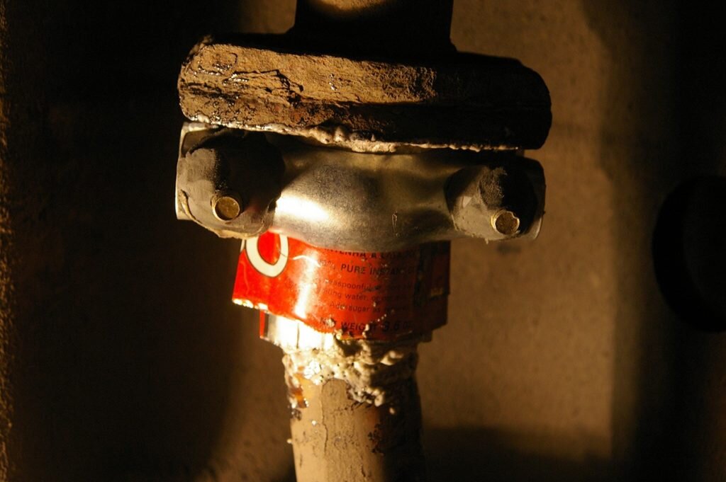 Выхлопная система транспортного средства, как и остальные, части автомобиля со временем изнашивается