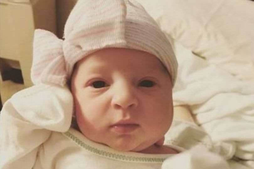 "Эмма такое сладкое чудо. Я думаю, она выглядит просто прекрасно для того, кто был заморожен 24 года"
