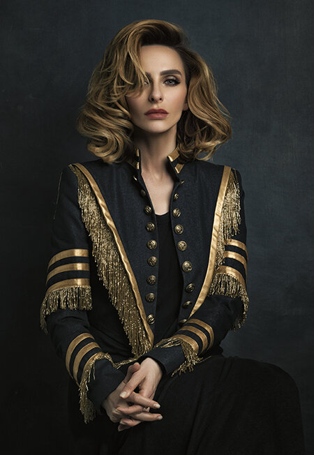 В день могу выпить около 8 чашек кофе. Пытаюсь бороться с этой привычкой, но пока безуспешно. Даже эти факты я пишу, попивая третий за день американо.