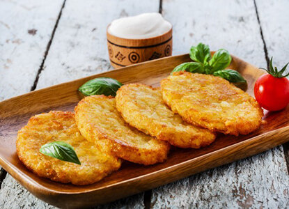   Вкусные и золотистые  оладушки из картофельного пюре это отличное решение для сытного ужина !  Ингредиенты  (на 2 порции)   1.  Первым делом нужно приготовить картофельное пюре.-7