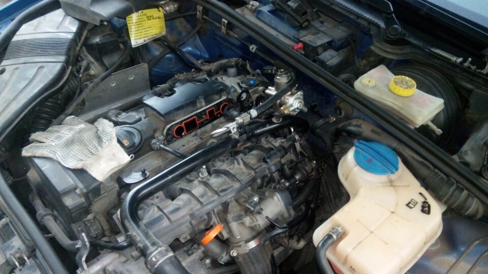 В процессе
Примерно через 1,5 часа я наконец то смог вытащить ТНВД на свет божий, посматрел на тарелку толкателя вроде бы ничего криминального.