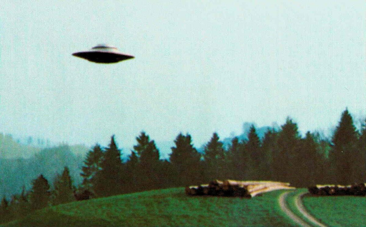 Изучение «летающих тарелок» Вооружёнными силами и Уфолог сообщил информацию о противостоянии НЛО и армии США в районе Лос-Анджелеса.
