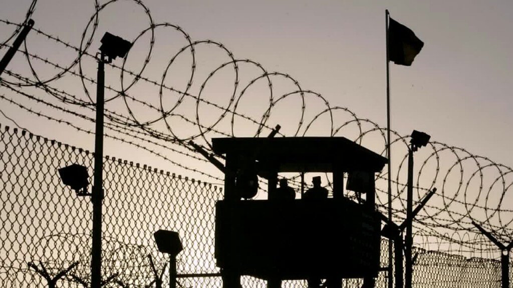«Склонен к побегу и нападению на сотрудников администрации». С такой милой характеристикой маньяка повезли в новочеркасскую «расстрельную» тюрьму. 