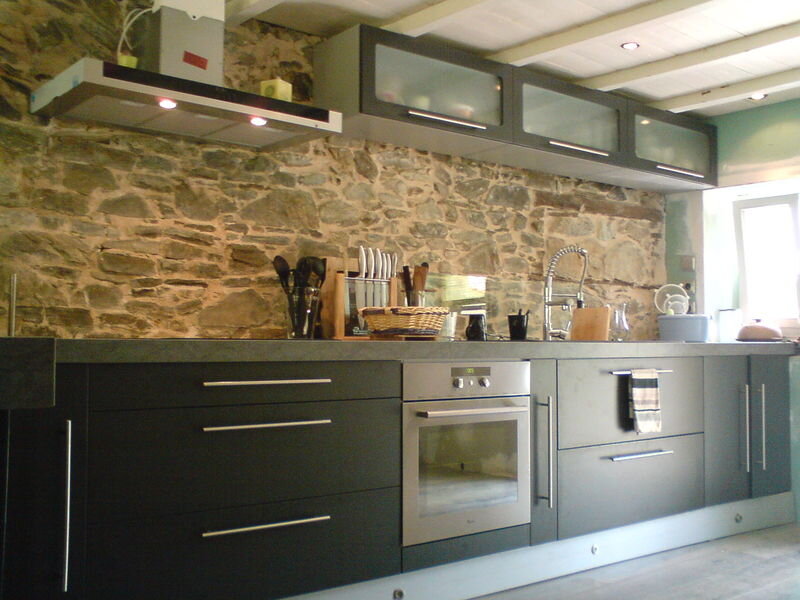 Декоративный камень в интерьере кухни (58 фото)