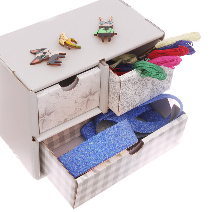 Мини-комод с выдвижными ящичками - настоящая находка для любой мастерицы, в арсенале которой множество мелочей: канцтоваров, ниток, лент и прочего