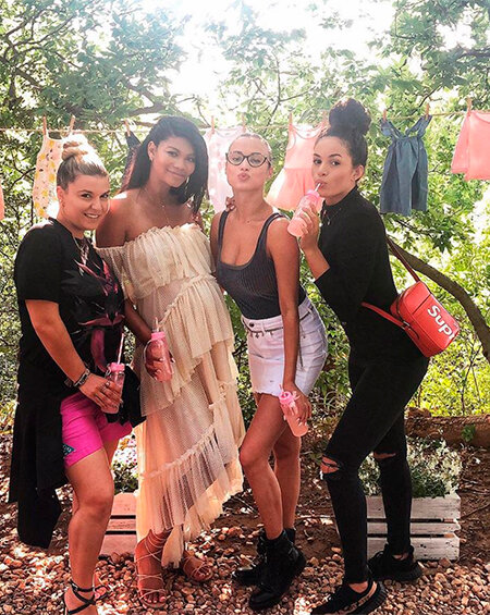 Модель Victoria’s Secret Шанель Иман провела baby shower накануне рождения первенца