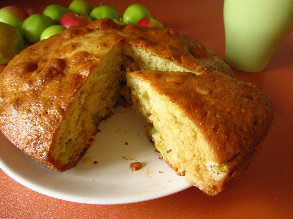 Яблочный пирог с грецкими орехами. Шарлотка с грецкими орехами. Пирог пай грушевый. Шарлотка с орехами. Яблочный пирог с грецкими орехами.