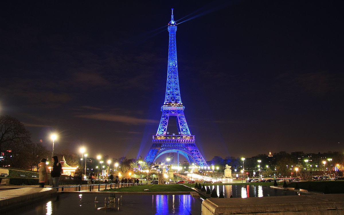Эйфелева башня в Париже ночью. Эльфелева башня ночная. Париж Елисейские поля Эйфелева башня ночью. Эйфелева башня. Г. А. Эйфель.