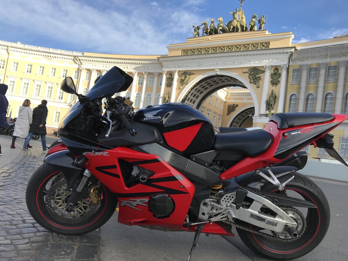 Мегамото санкт-петербург мотоциклы. Урал мт-350. Kawasaki дорожник 750. Санкт петербург бу мотоцикл. Мотоцикл в питере.